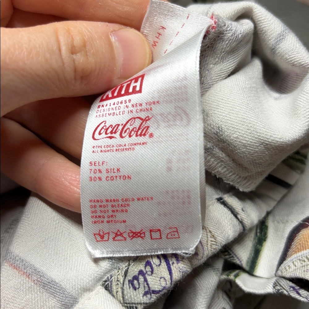 Kith X Coca Cola Hawaiian Cropped Shirt Womens Size Small - Picture 6 of 6